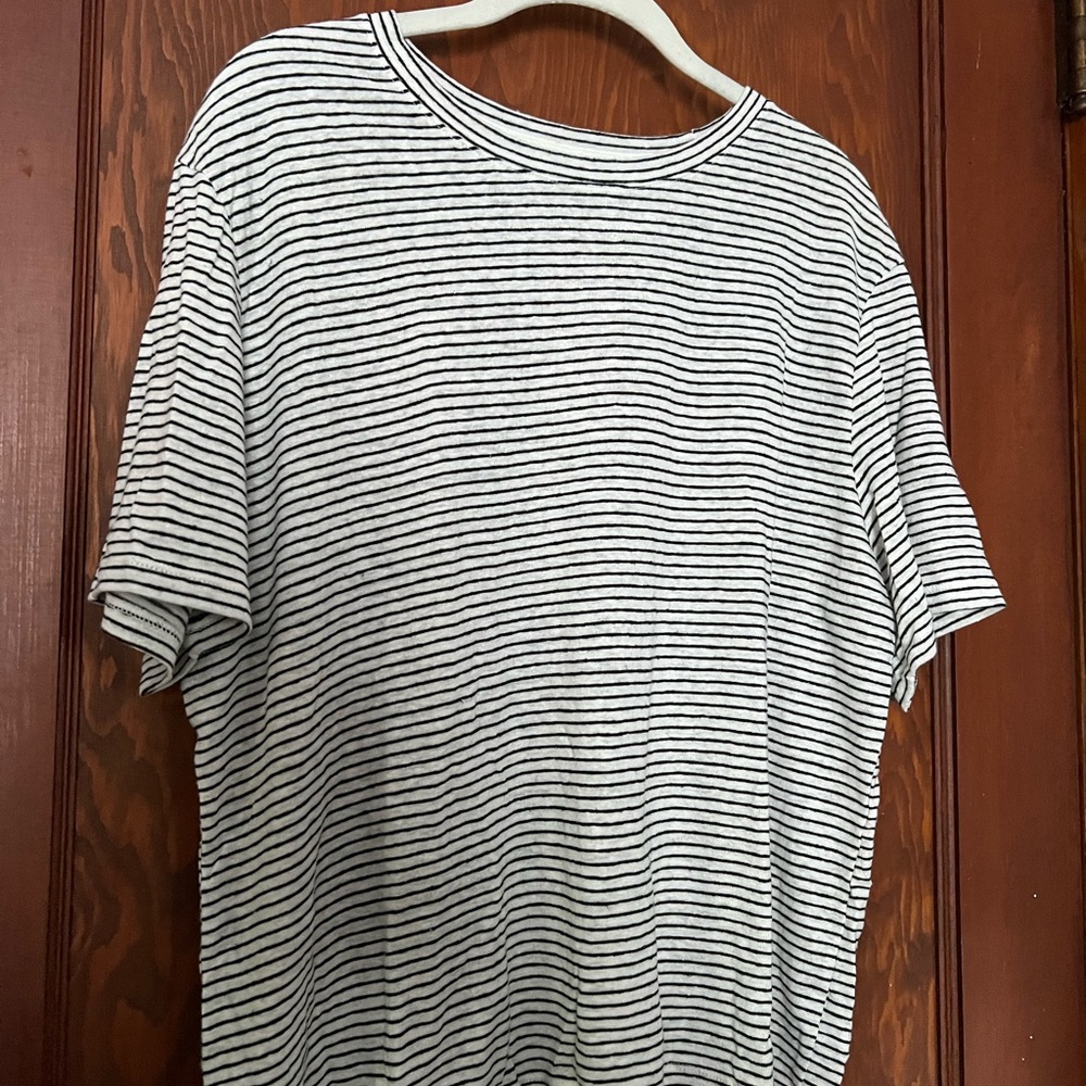 Black and white t shirt NEVER WORN
